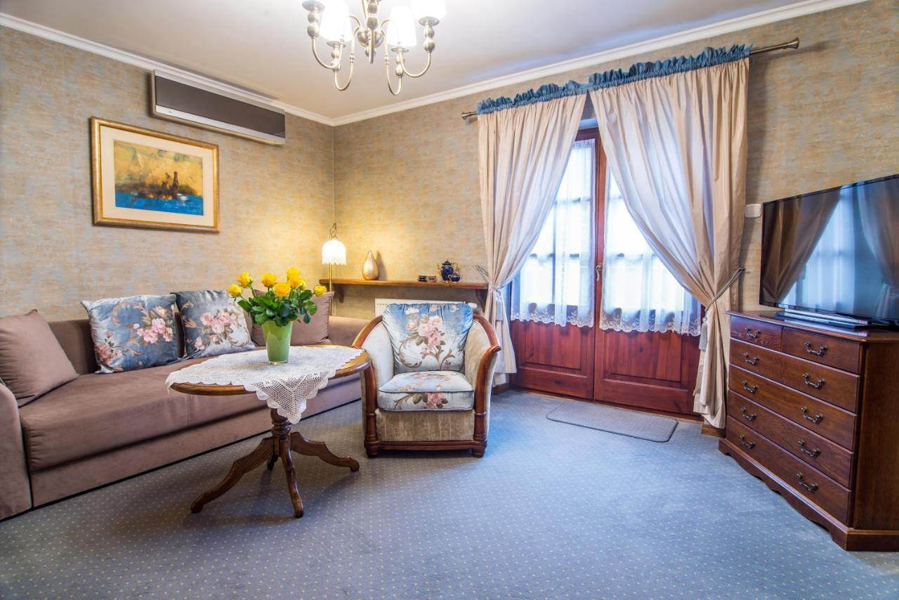 Hotel Dwa Ksiezyce Kazimierz Dolny Bagian luar foto