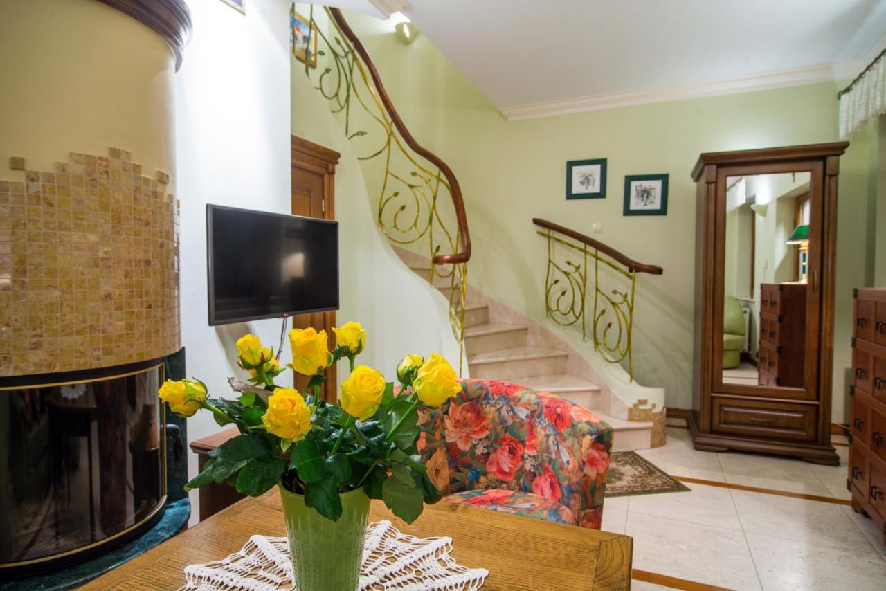 Hotel Dwa Ksiezyce Kazimierz Dolny Bagian luar foto