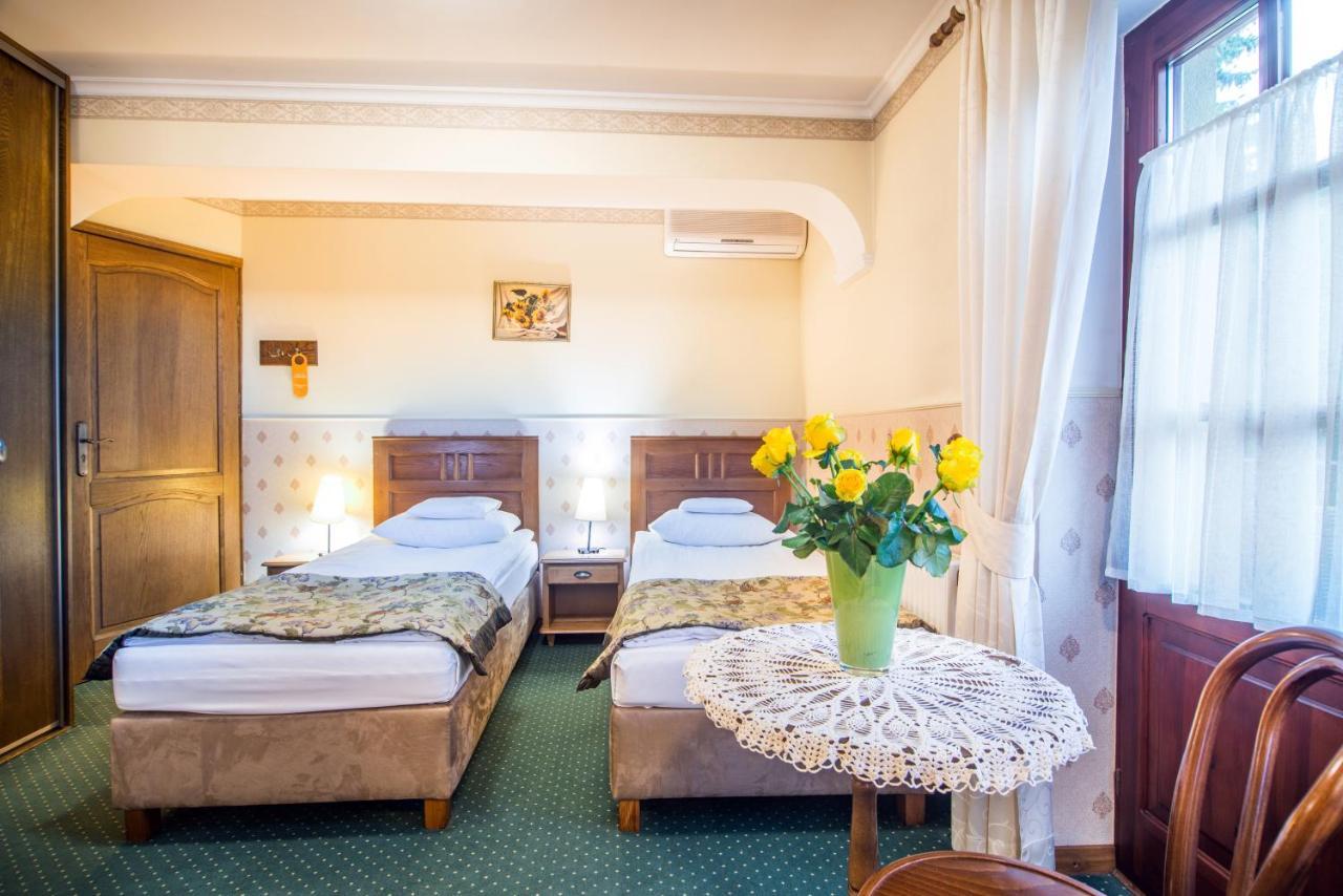 Hotel Dwa Ksiezyce Kazimierz Dolny Bagian luar foto