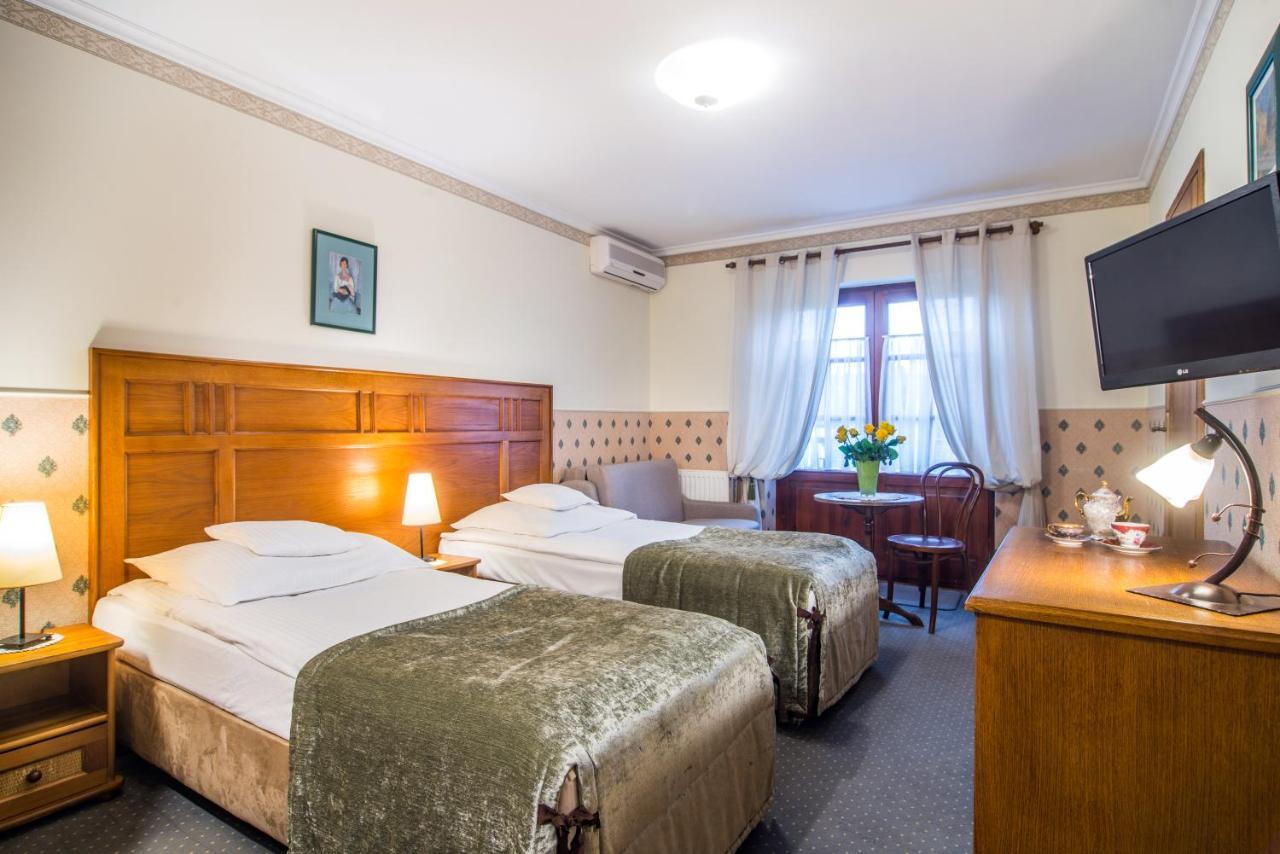 Hotel Dwa Ksiezyce Kazimierz Dolny Bagian luar foto