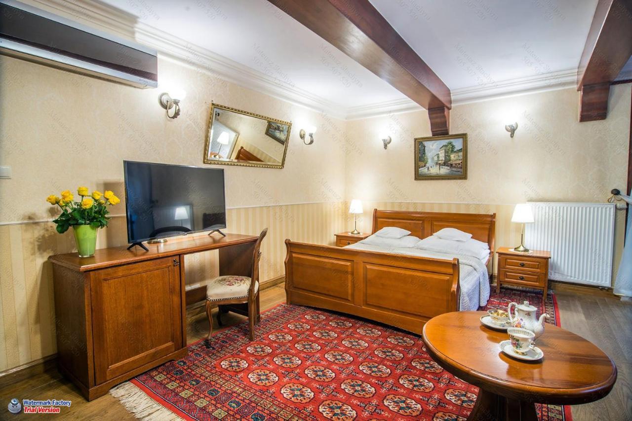 Hotel Dwa Ksiezyce Kazimierz Dolny Bagian luar foto