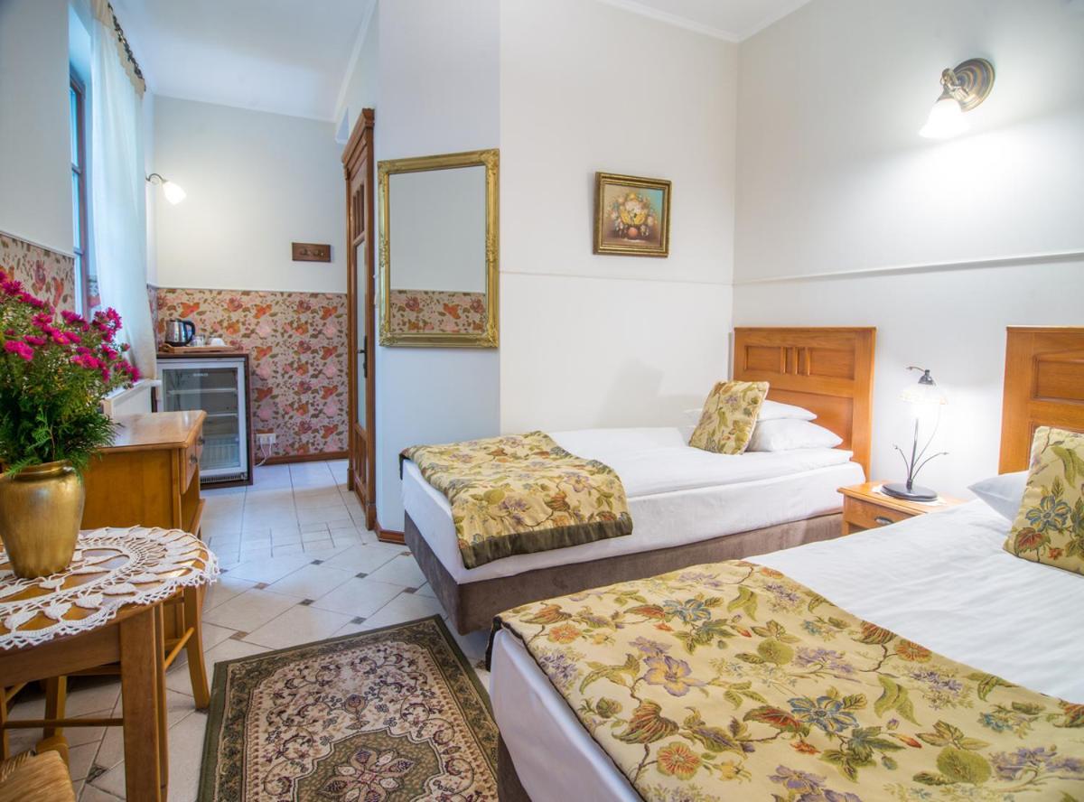 Hotel Dwa Ksiezyce Kazimierz Dolny Bagian luar foto