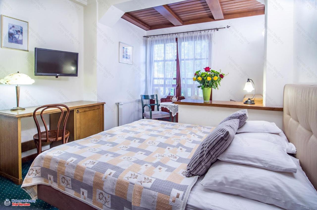 Hotel Dwa Ksiezyce Kazimierz Dolny Bagian luar foto
