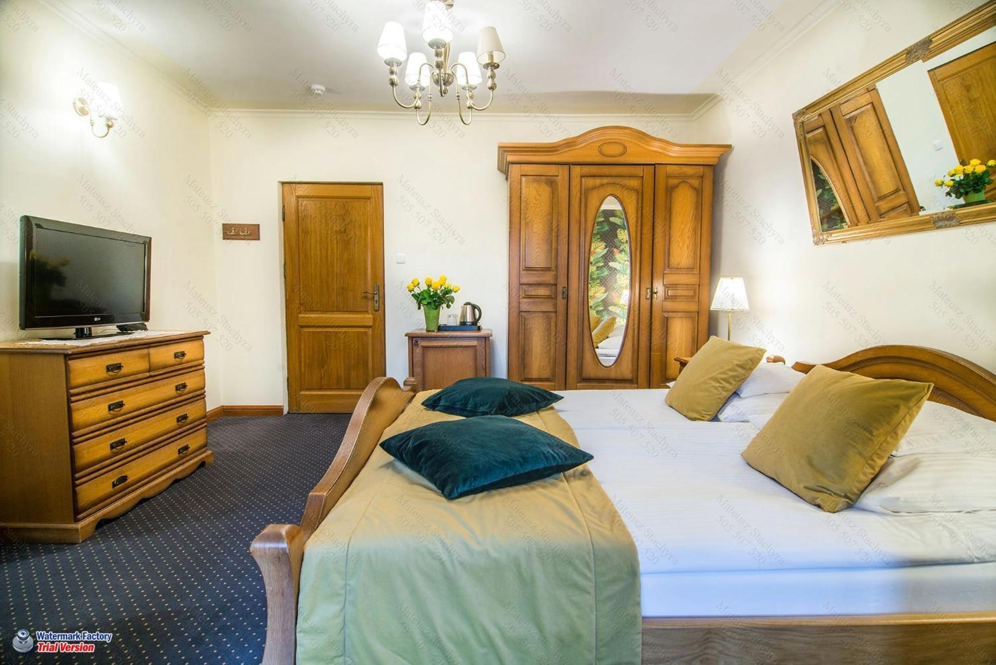 Hotel Dwa Ksiezyce Kazimierz Dolny Bagian luar foto