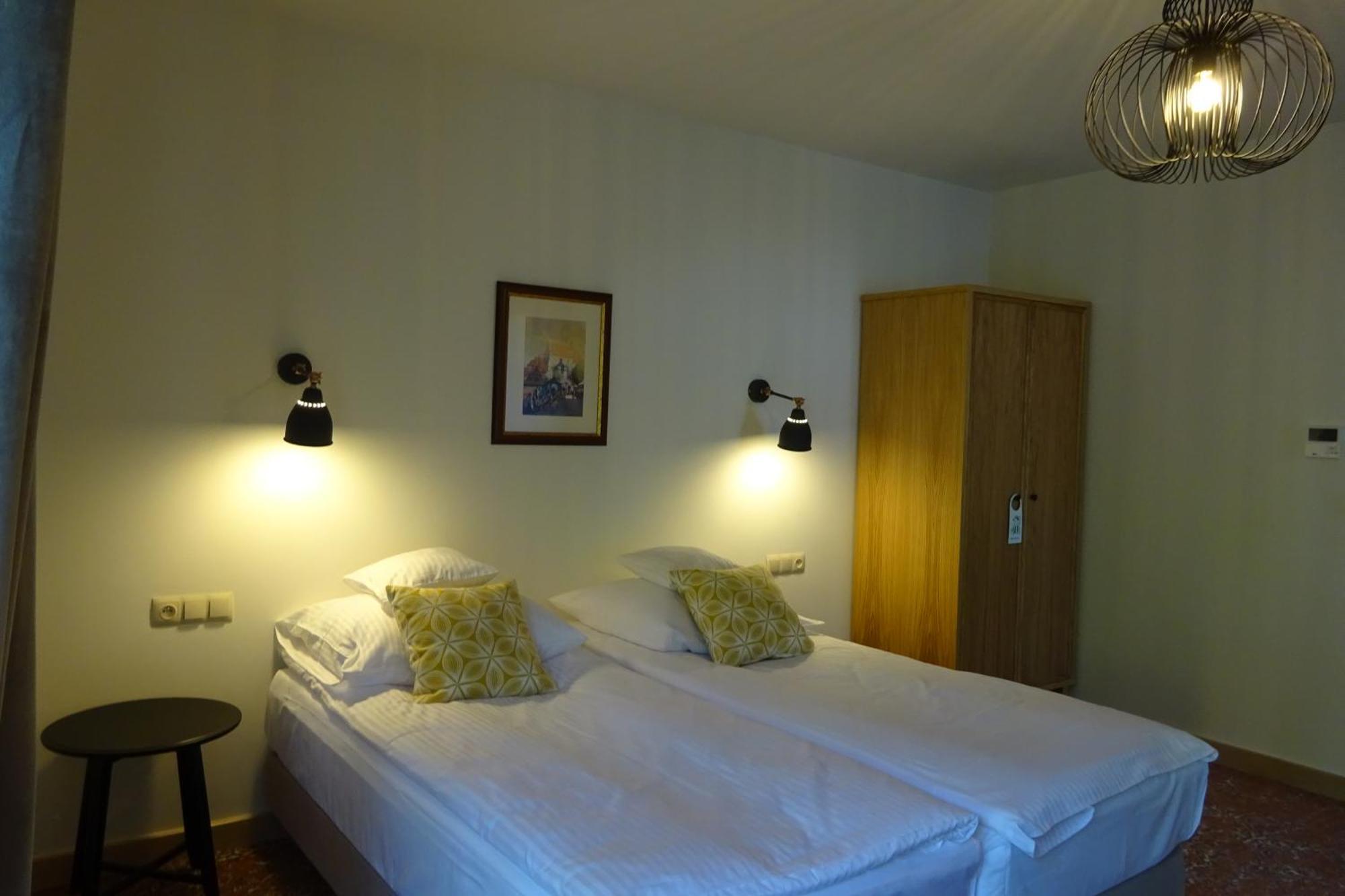 Hotel Dwa Ksiezyce Kazimierz Dolny Ruang foto