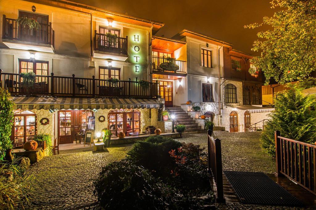 Hotel Dwa Ksiezyce Kazimierz Dolny Bagian luar foto