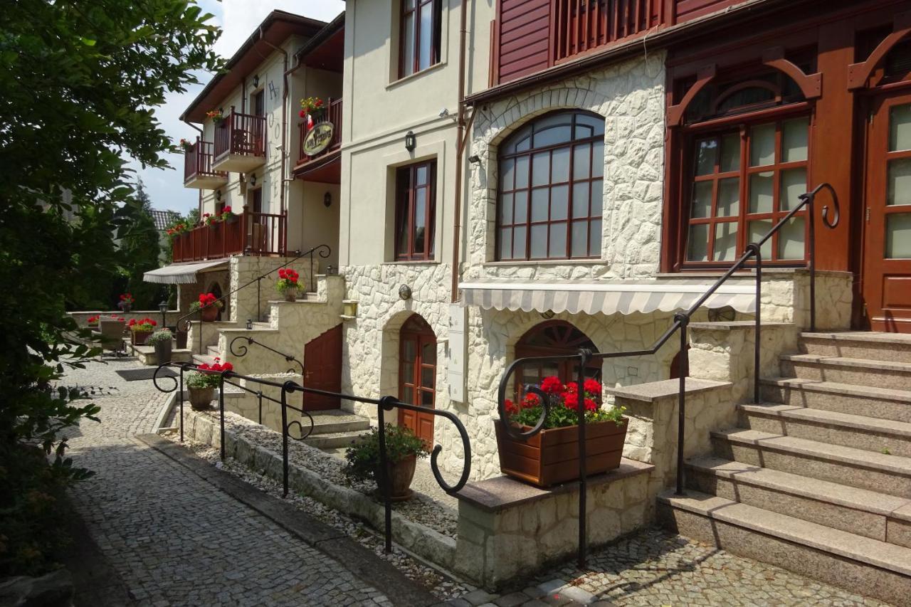 Hotel Dwa Ksiezyce Kazimierz Dolny Bagian luar foto